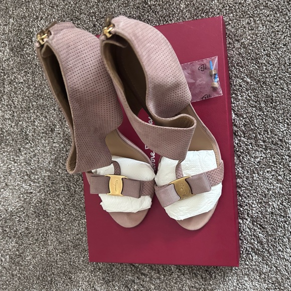 Ferragamo Nude Pink Sandals - Picture 4 of 10